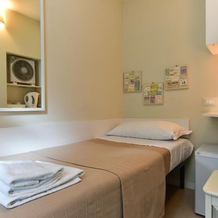 Small Single Room Рим Екстер'єр фото